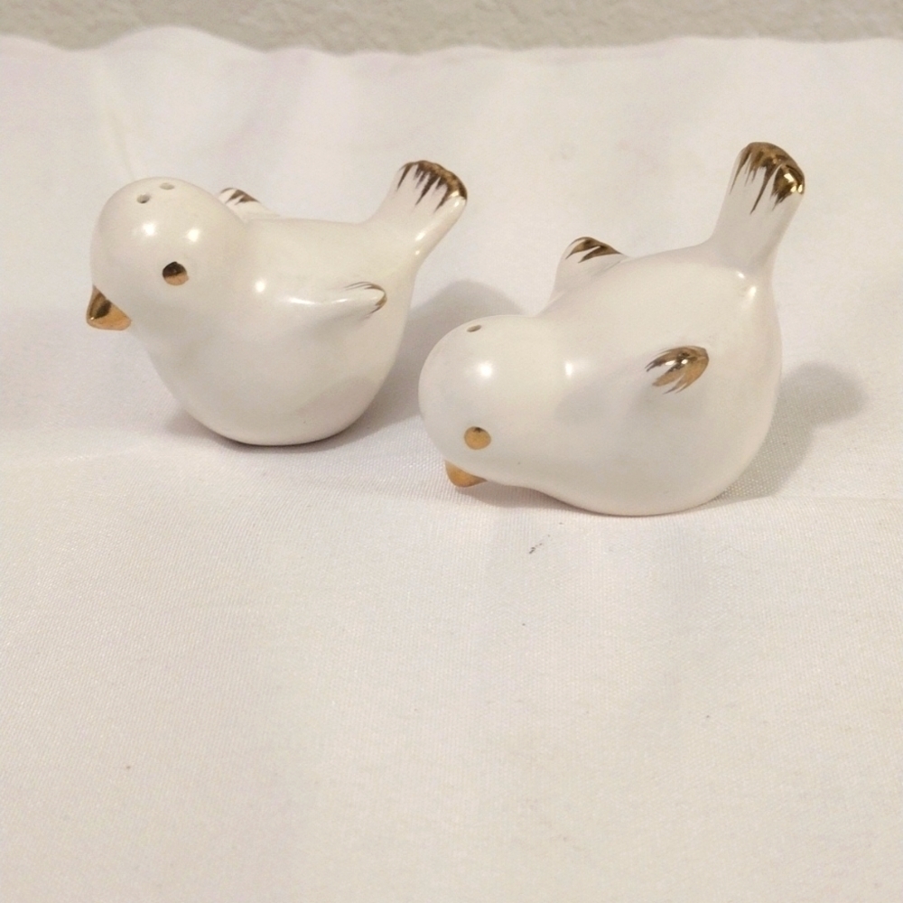 White porcelain salt and pepper shaker birds with gold beak & wing tips set of 2